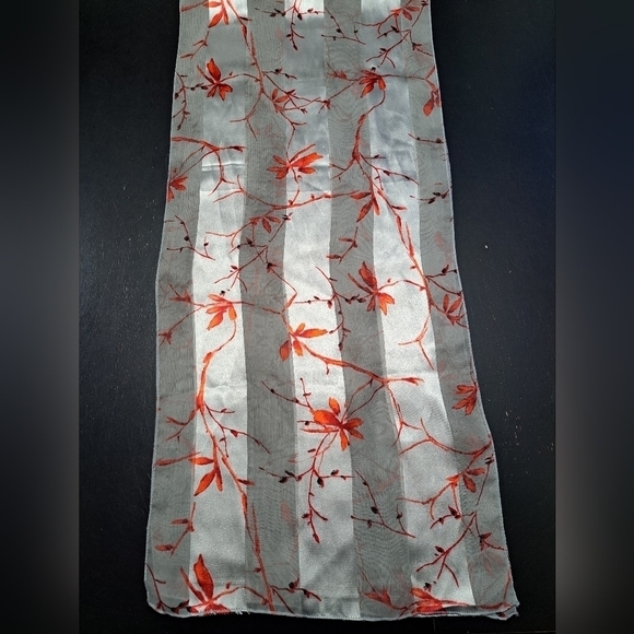 Shimmering Silver & Red Scarf - Picture 6 of 6